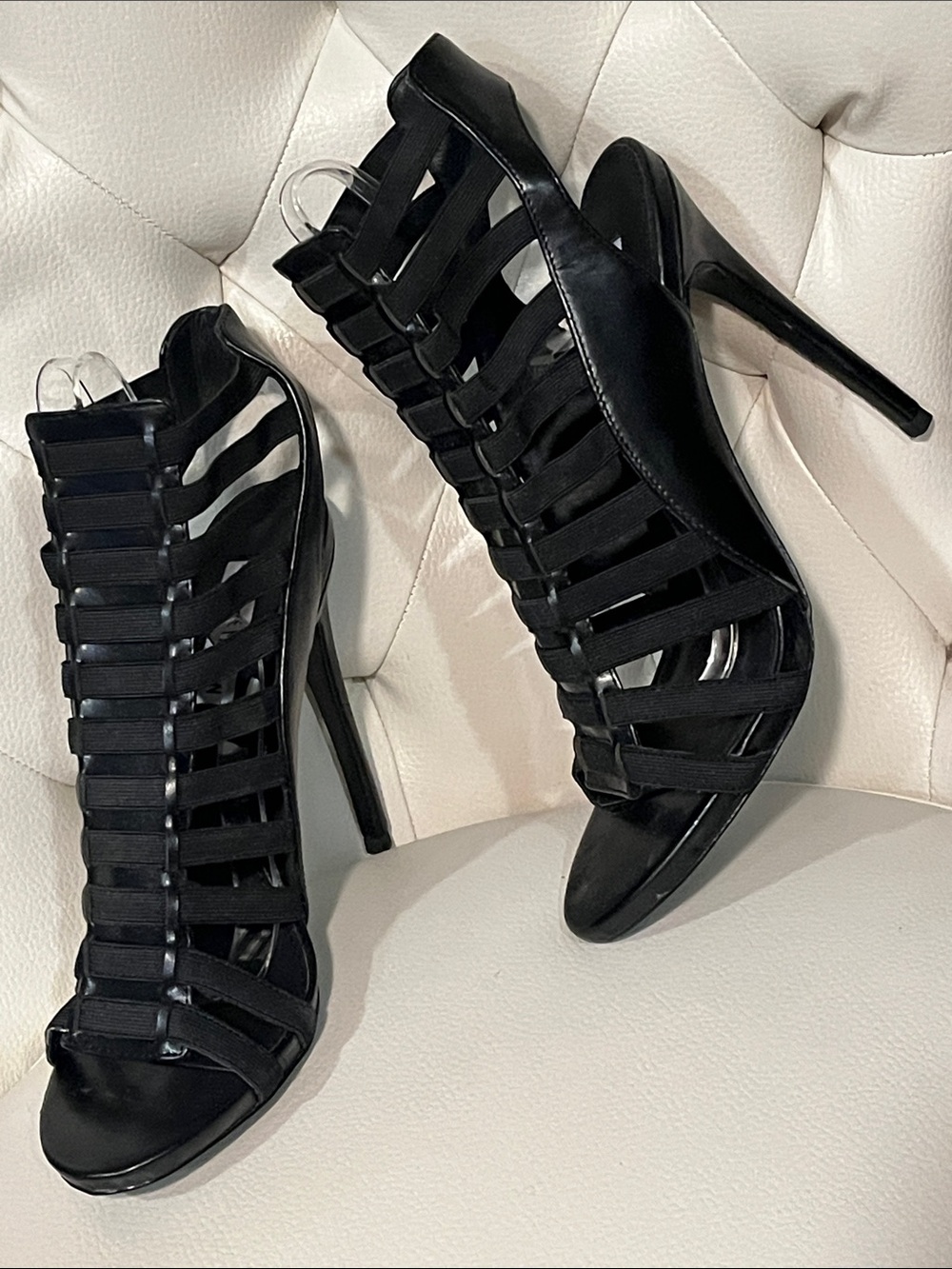 Steve Madden Black Strappy Cage Stiletto Heels Slip on Hugs foot Beautiful 9